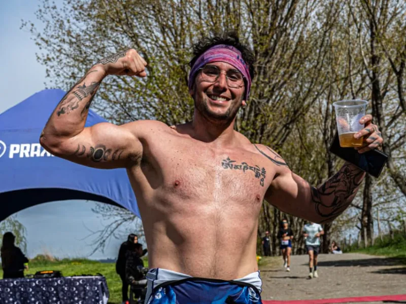 100 competencias en menos de dos años: el reto de un influencer fitness puertovarino que está a punto de completar