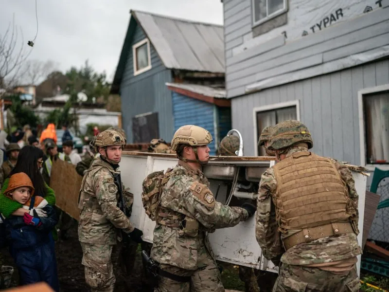 A un mes del tornado:  Puerto Varas avanza en su recuperación