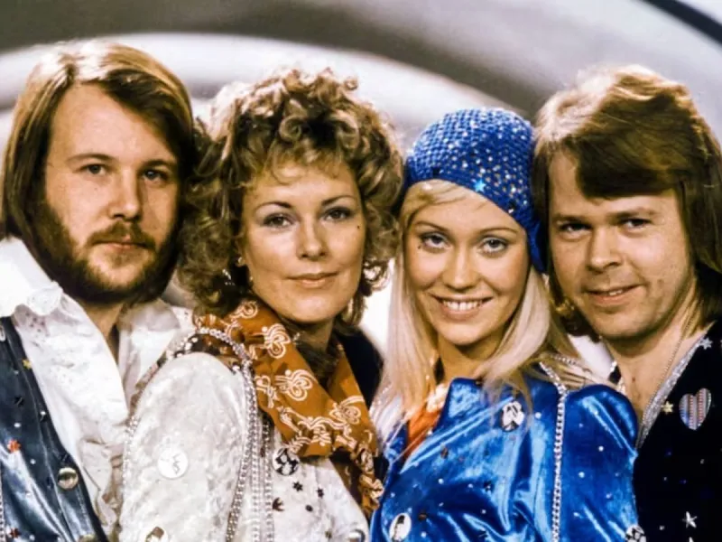 ABBA “Dancing Queen” alcanza mil millones de visitas en YouTube, consolidando su estatus como himno global multigeneracional