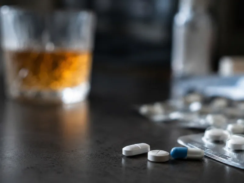 Alerta por reto que mezcla alcohol con antigripales: cómo identificar señales de riesgo y cómo actuar ante una emergencia