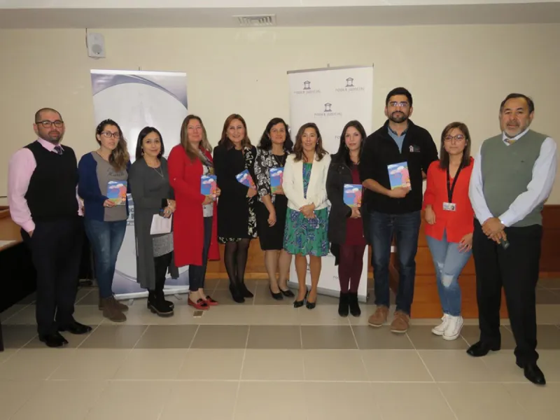 Asociación de Magistrados obsequia libro sobre derechos de los niños a oficinas de protección de la infancia