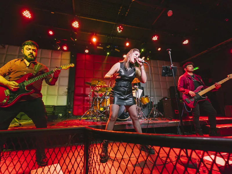 Banda “Frutos Rojos” promete sorprender con su tributo a The Cranberries
