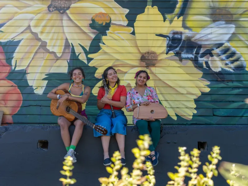 Banda Golondrina, la agrupación puertovarina que regresa al CAMM con un espectáculo que invita a las infancias a descubrir el mundo desde el juego