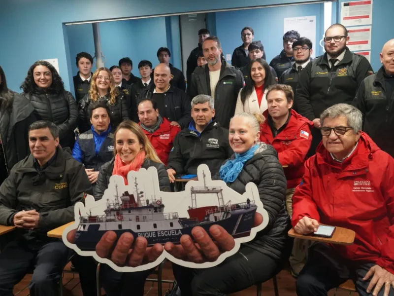 BIM Capitán Williams realizó su primera navegación formativa con estudiantes, en el marco del programa de capital humano marítimo portuario