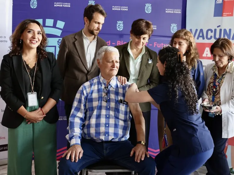 Campaña de Vacunación e Inmunización 2025: Ministra de Salud visitó CECOSF Decher