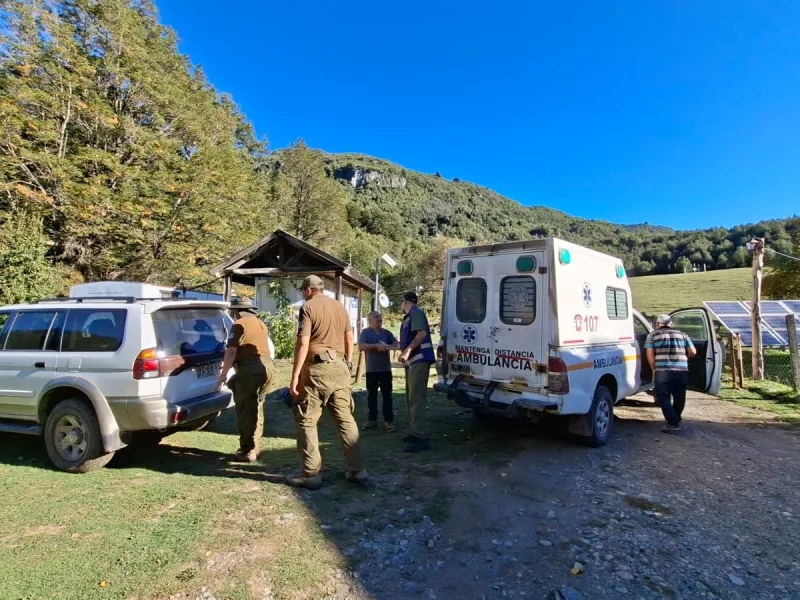 Carabineros auxilia a adulta mayor lesionada en sector fronterizo de difícil acceso