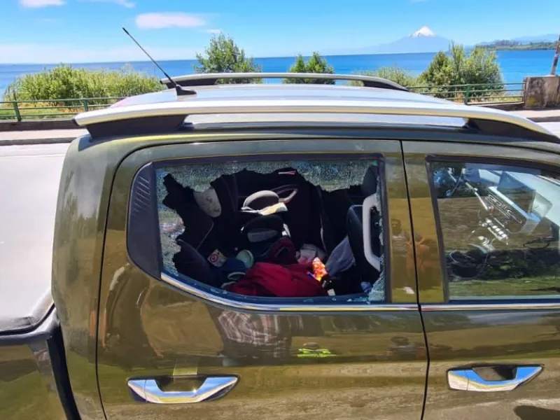 Carabineros de Puerto Varas detiene a dos adolescentes por robo de especies desde vehículo