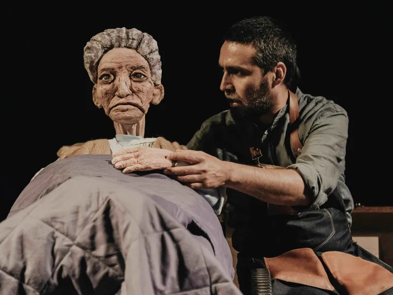 Centro de Arte Molino Machmar celebra el Mes del Teatro con montaje familiar chilote y emotiva obra de títeres internacional