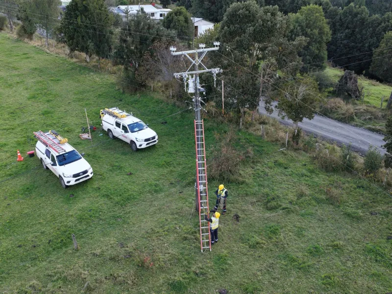 Crell realiza trabajos de fortalecimiento de la red eléctrica en Los Muermos