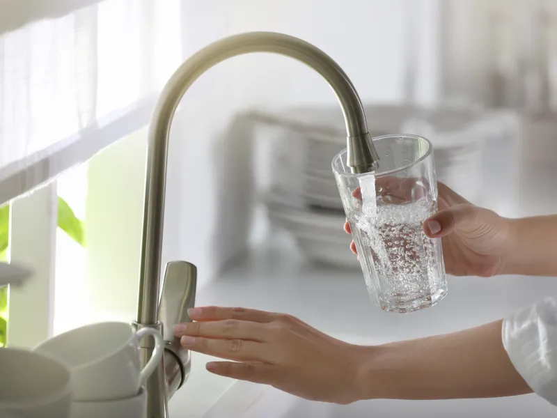 Día Mundial del Agua: Estudio confirma aumento en consumo de agua potable de la llave
