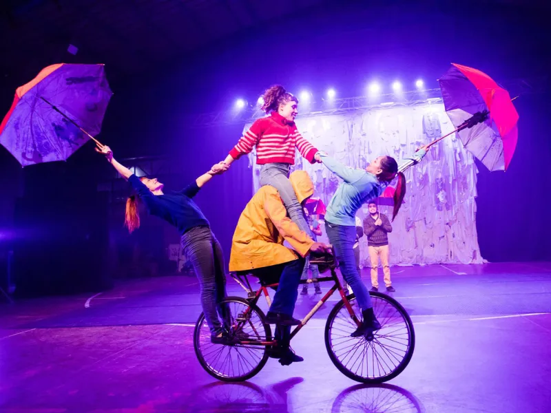 El Circo del Mundo llega por primera vez a Frutillar con "La Voz de los '80: Entre el Miedo y la Esperanza" en la tercera versión de Festival Surcirco