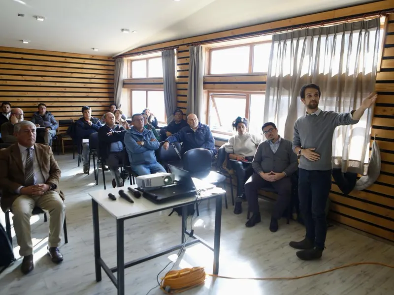 En jornada organizada por Subdere: Alcalde de Puerto Varas, Tomás Gárate, expuso ante municipios de Chiloé “Estrategias para el aumento de ingresos municipales”