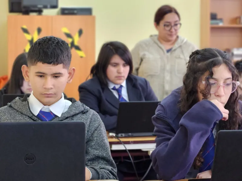 Encuentro inédito en Chile capacitará a docentes de todo el país en Inteligencia Artificial