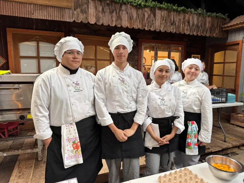 Estudiantes del Liceo Ignacio Carrera Pinto de Frutillar colaboran en apoyo a emergencia en Puerto Varas