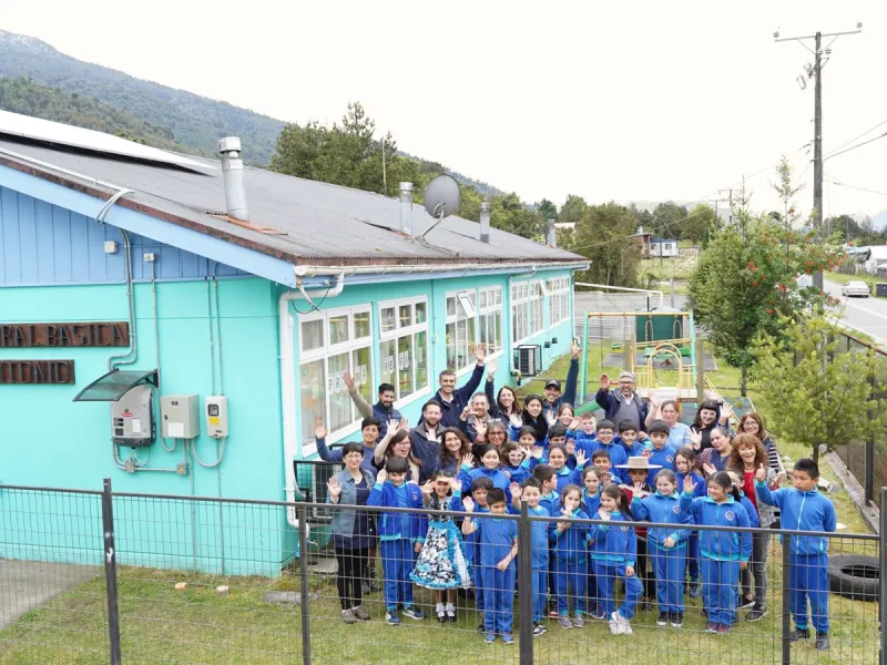 Inauguraron sistema de calefacción en base a paneles solares en escuela de Pocoihuén en Cochamó