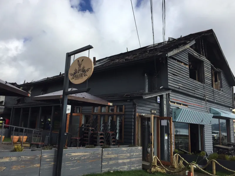 Incendio afectó a Restaurante Pata Liebre en Costanera de Puerto Varas