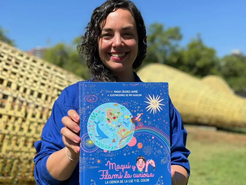 Maqui Cáceres, la científicartista que presentará su nuevo libro infantil en Sala CAMM: “me interesa abordar la ciencia desde la belleza de la naturaleza, más que desde un problema”