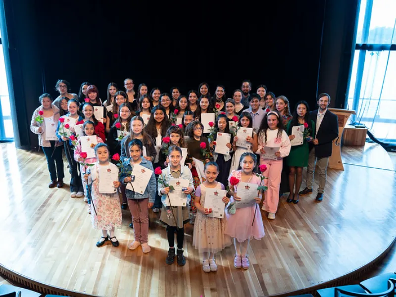 Más de 45 estudiantes de la Escuela de Danza Teatro del Lago recibieron diplomas de la Royal Academy of Dance de Londres