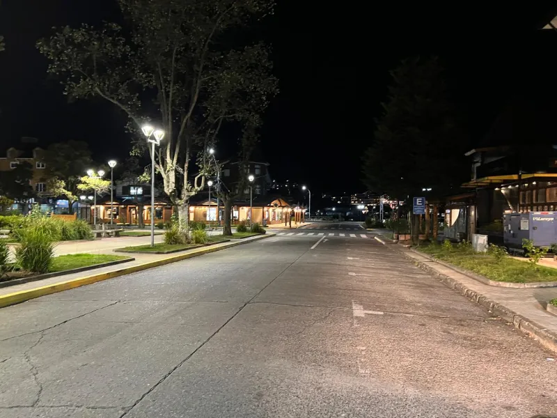 Calles de Puerto Varas estaban vacías: Gobierno Decretó Estado de Excepción y Toque de Queda en regiones afectadas por mega apagón