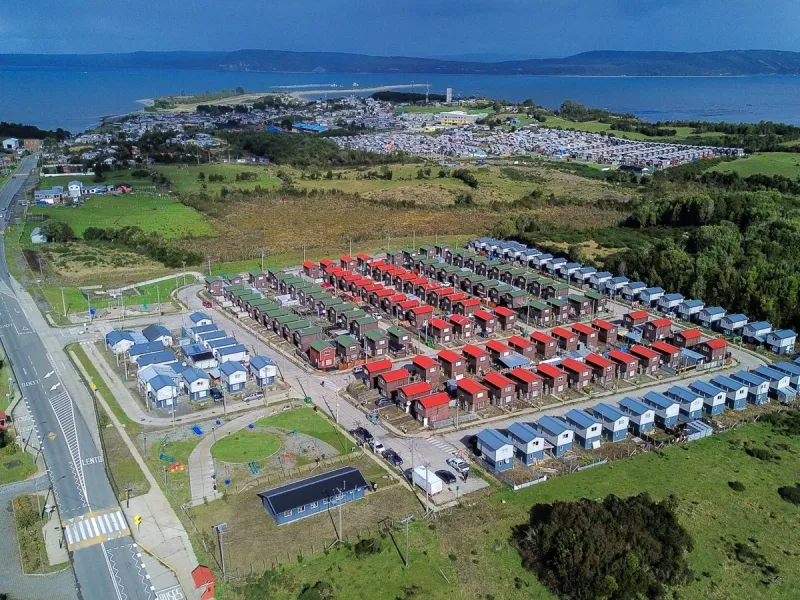 Minvu Los Lagos y Suralis firman  convenio para agilizar proyectos
