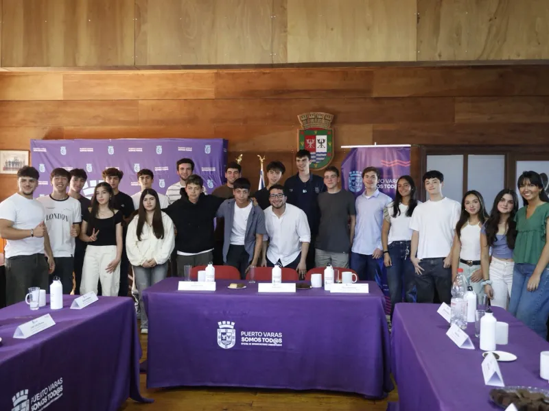 Municipio de Puerto Varas destacó alumnos con sobresalientes resultados en la PAES 2025