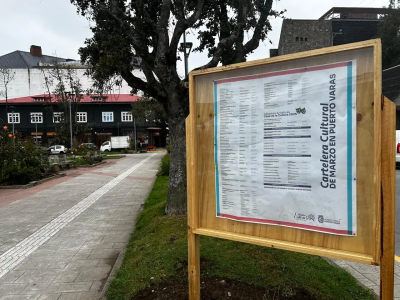 Municipio instaló carteleras culturales en Puerto Varas