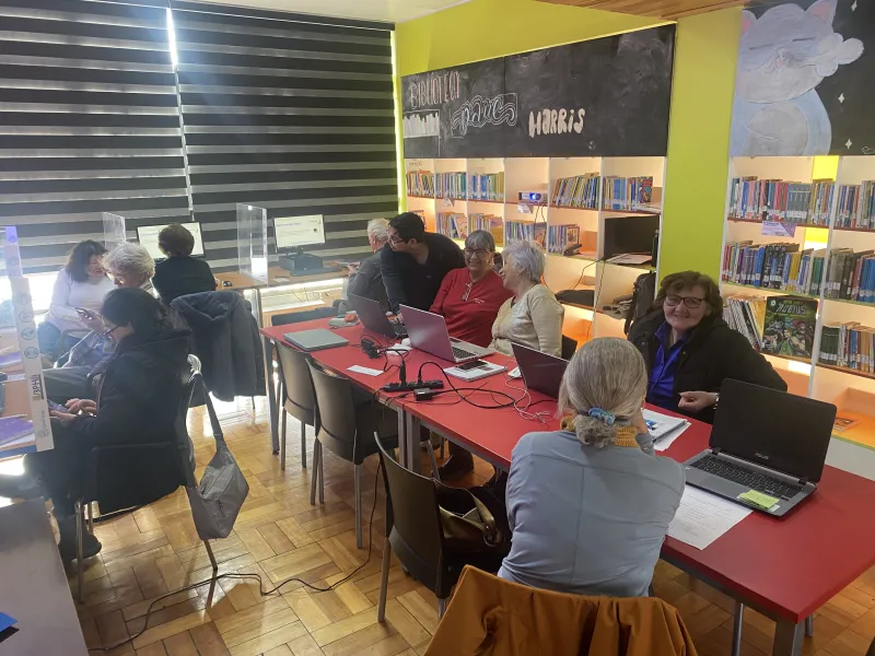 ODAM Puerto Varas capacita a una treintena de personas mayores en alfabetización digital