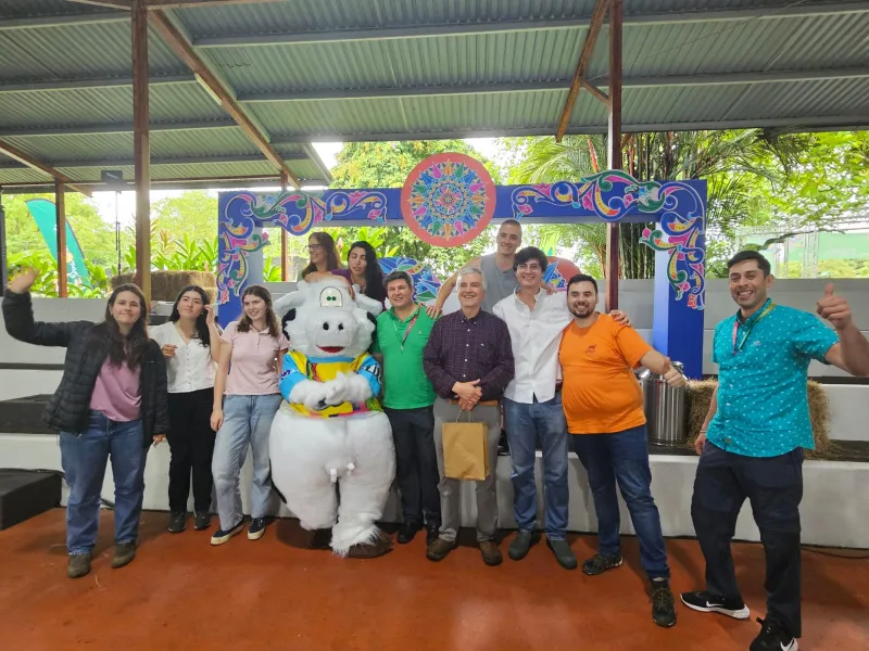 Presidente de Agrollanquihue participó del VI Encuentro Panamericano de jóvenes lecheros en Costa Rica