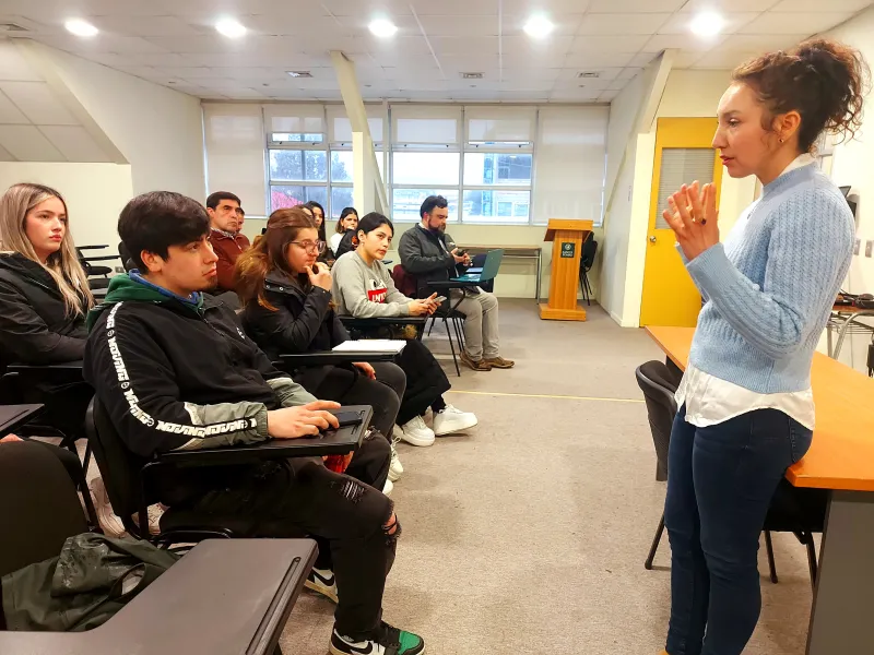 Proyectos Colaborativos Santo Tomás: estudiantes aplican aprendizajes asesorando a empresas farmacéuticas puertovarinas