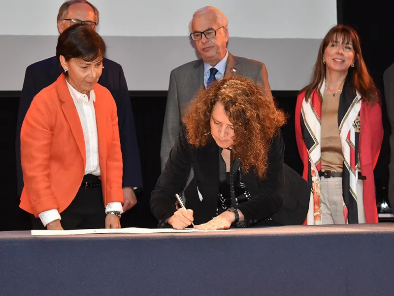 Sename firma convenio para incorporar el salmón a la dieta de niños y niñas en residencias de la Región