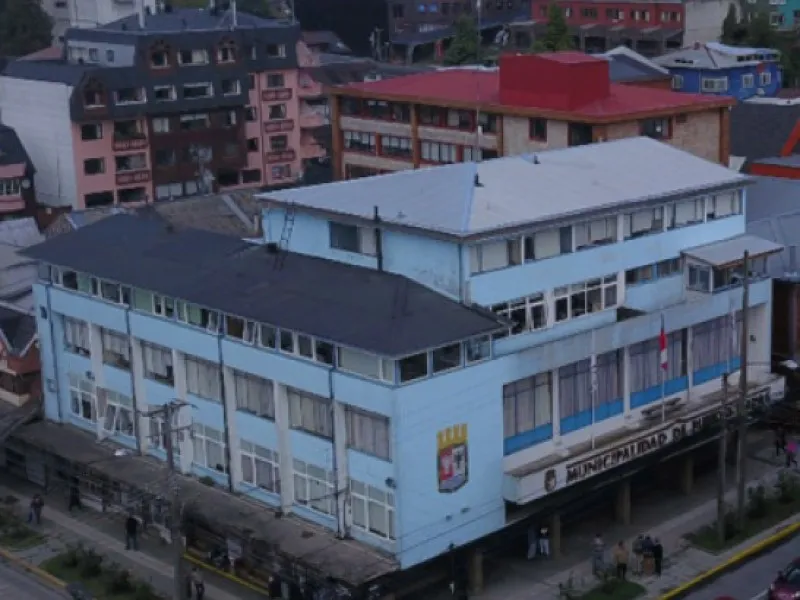 Siete funcionarios fueron destituidos por viajes al extranjero con licencia médica en Municipio de Puerto Varas
