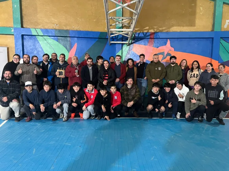 “Yo pinto Cochamó” un proyecto comunitario que le dio una segunda vida al Gimnasio Municipal de Cochamó
