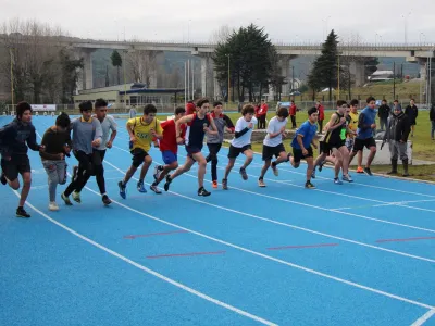 5 jóvenes deportistas puertovarinos se preparan para competir en la fase regional de atletismo de los Juegos Deportivos Escolares