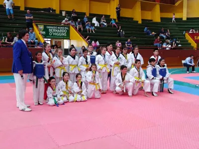 Academia Local In Nae logra primer lugar por equipo en "Copa Combat Kid"