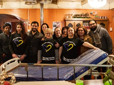 Agrupación Mano Amiga Puerto Varas entregó en comodato dos camas clínicas en Población Federico Errázuriz