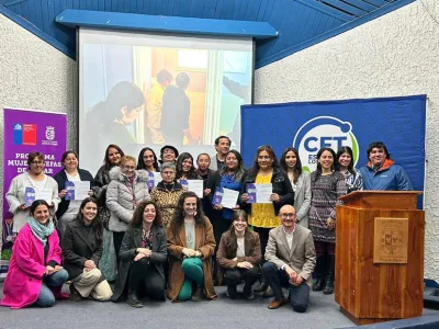 Alianza estratégica entre CFT Estatal Los Lagos y Municipalidad de Puerto Varas permitió capacitar a once mujeres en el oficio de maestra ceramista