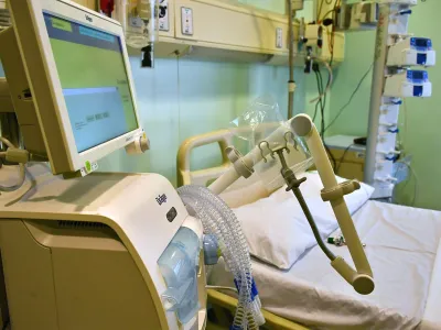 Análisis del Instituto de Políticas Públicas en Salud (IPSUSS), de la U. San Sebastián: Uso de camas UCI descendería a un tercio en abril próximo