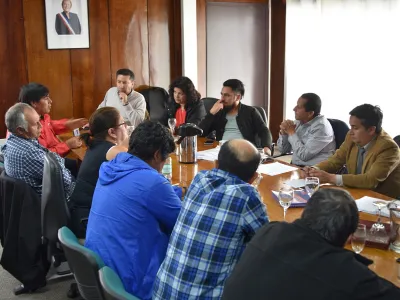 Autoridad regional redobla llamado al autocuidado y destina aportes económicos productivos para afectados directos por Marea Roja 