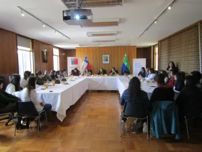 Autoridades y Jóvenes trabajan en 18 puntos clave para tratar la violencia en el pololeo en la Región de Los Lagos