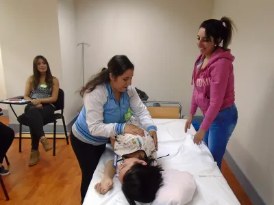 Capacitan a mujeres en el cuidado de personas dependientes y postradas en la región