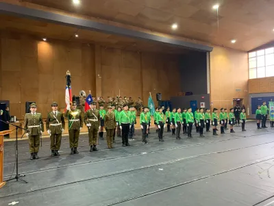 Carabineros presentó a los 33 nuevos brigadistas del Grupo Escolar