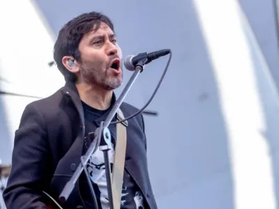 Claudio Narea en Puerto Varas: un viaje musical al pasado de “Los Prisioneros”