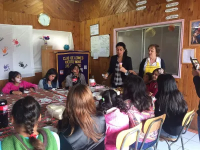 Club de Leones Los Colonos brindó once navideña  a niñas de Hogar Madre Paulina