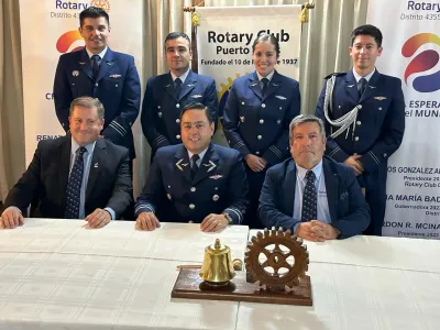 Clubes Rotarios de Puerto Varas homenajearon a la FACH