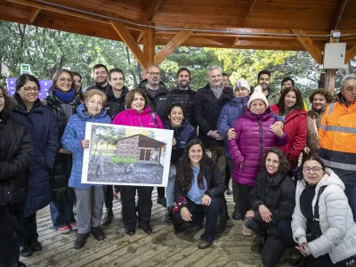 Con ceremonia de puesta de primera piedra comenzó ejecución de baños públicos en plaza cívica de Ensenada