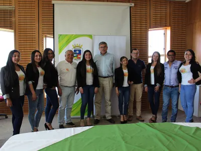 Con una gran parrilla de artistas y candidatas a reina Fresia entretiene el verano 