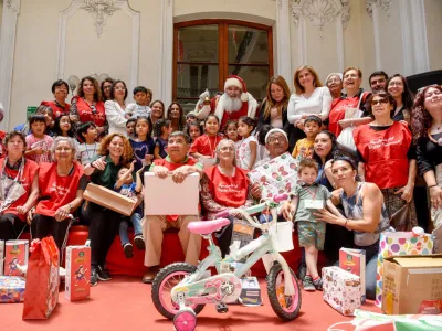 CorreosChile cerró campaña de navidad 2023 con el 80% de las cartas apadrinadas