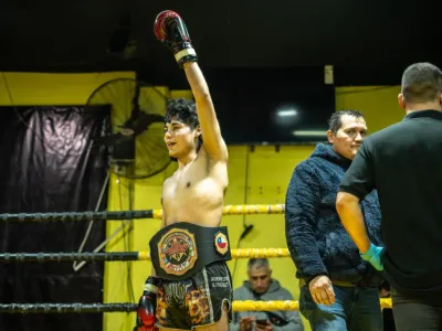 Deportista de Puerto Varas, Alexis Cerpa, recibe apoyo del Consejo Regional para viaje al Mundial de Kickboxing en Alemania