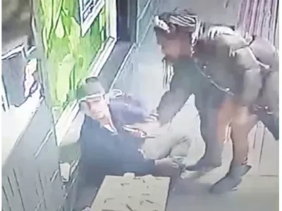 Detienen a mujer en situación de calle por homicidio frustrado: Intentó cortar el cuello de un joven en pleno centro de Puerto Varas