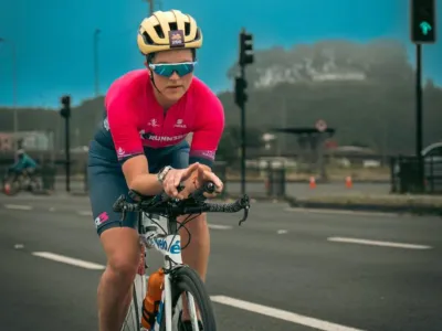 Docente y deportista ULagos clasifica a mundial de triatlón 2023